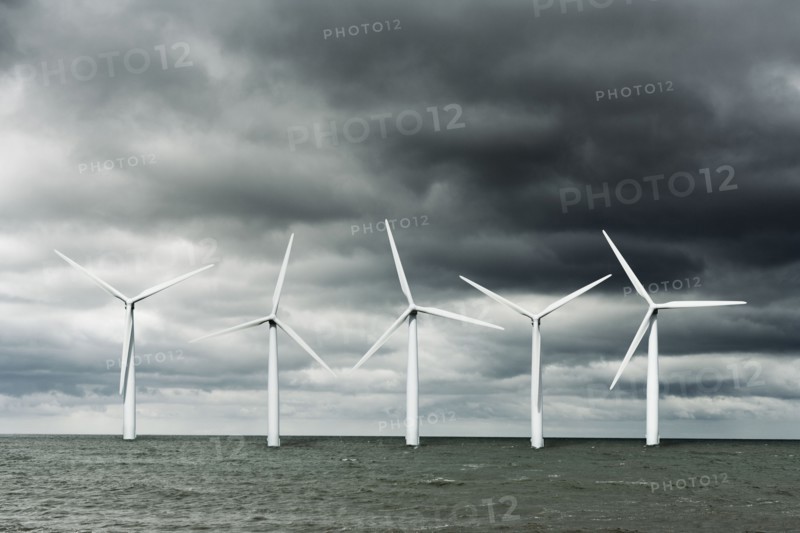 Wind turbines at sea. Photo : Jon Boyes