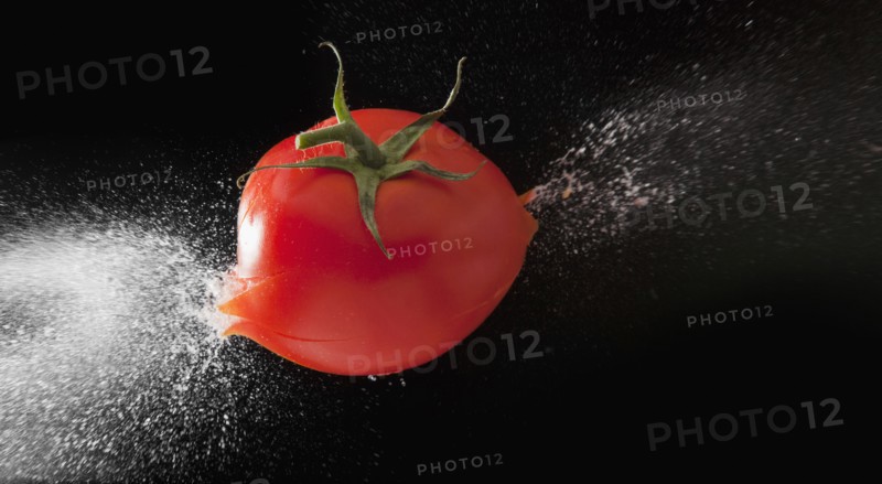 Tomato exploding. Photo : Mike Kemp