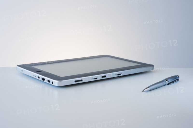 Digital tablet and pen.