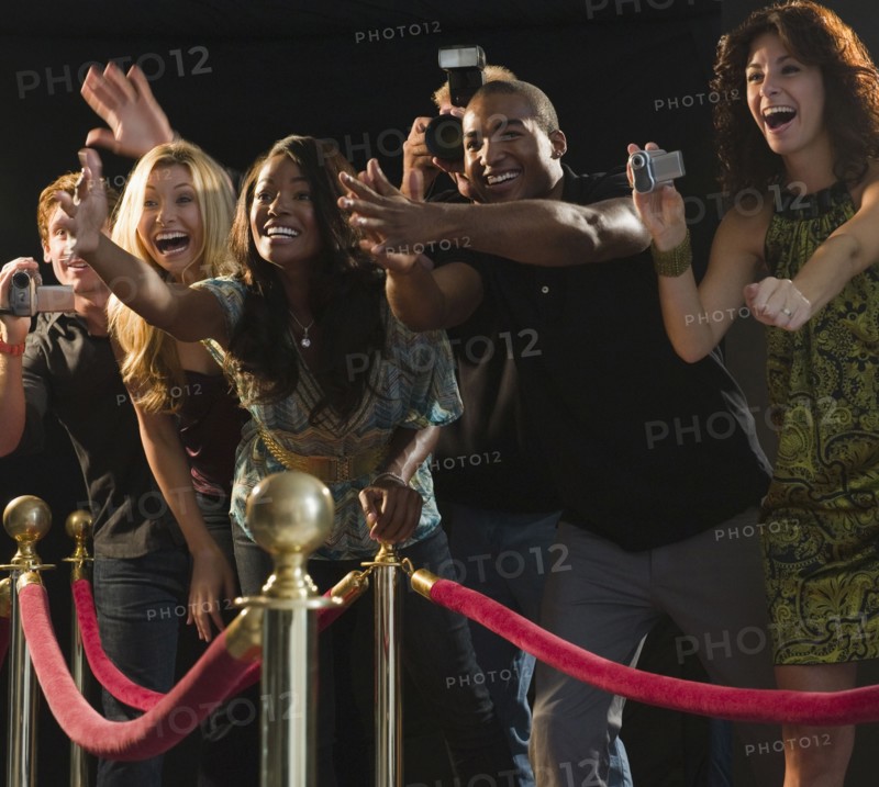 Paparazzi at red carpet event. Photo : Jamie Grill