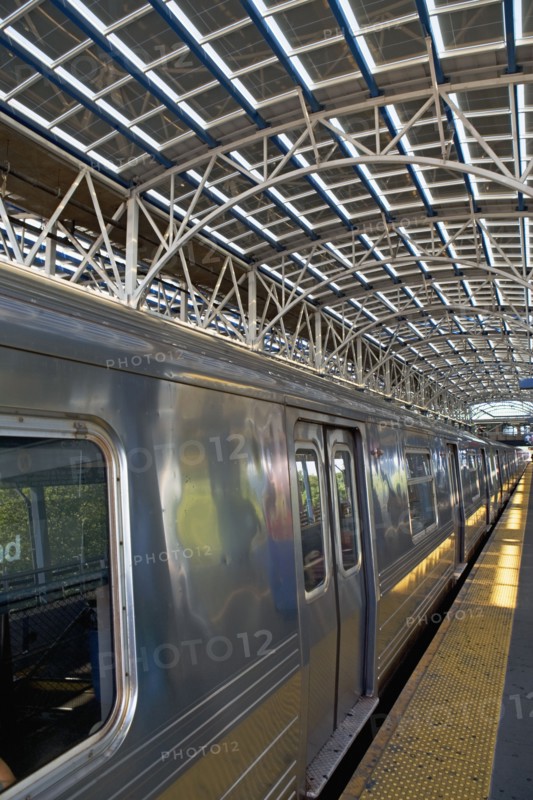USA, New York State, Brooklyn, Coney Island, Subway Platform. Photo : fotog