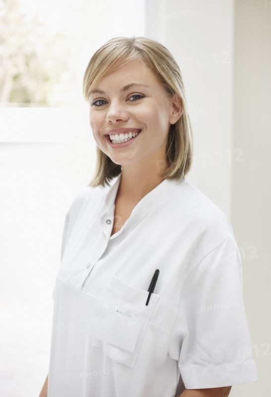 Portrait of female nurse. Photo : Momentimages