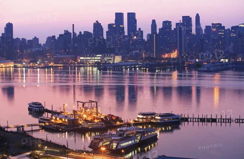USA, New York State, New York City, Docks and skyline seen from New Jersey. Photo : fotog