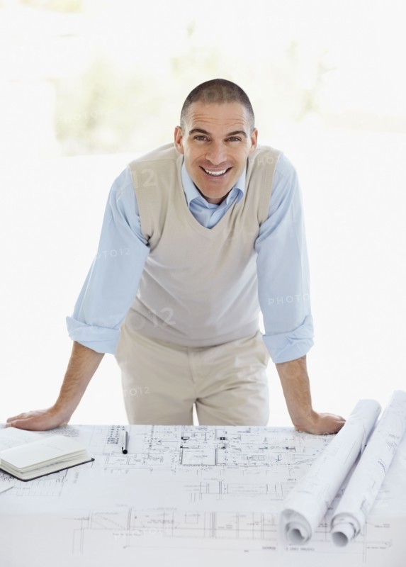 Portrait of architect in office. Photo : Momentimages