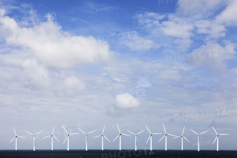 Wind turbines at sea. Photo : Jon Boyes