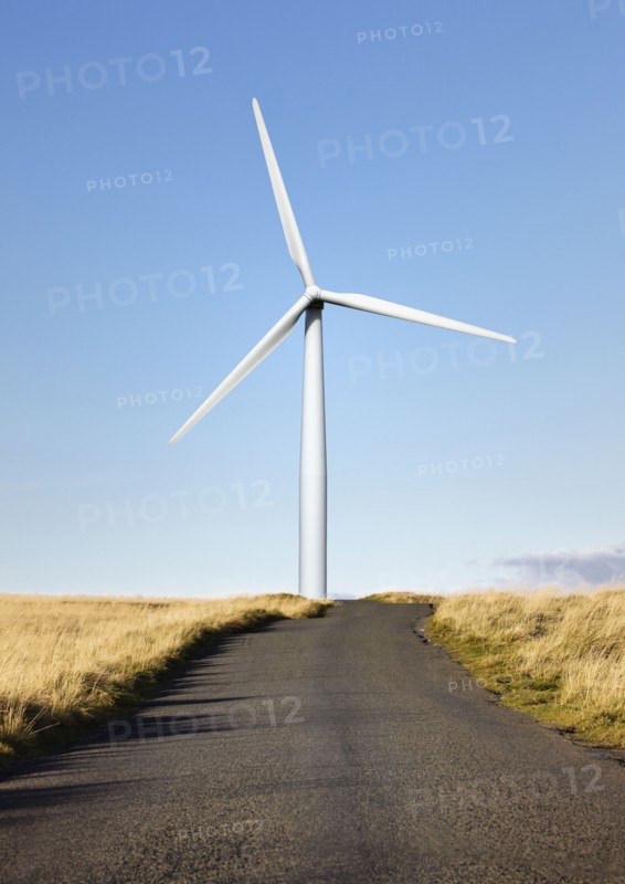 Road leading to wind turbine. Photo : Jon Boyes