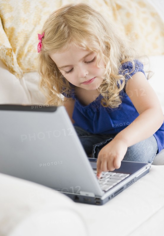 Girl (4-5) using laptop. Photo : Jamie Grill
