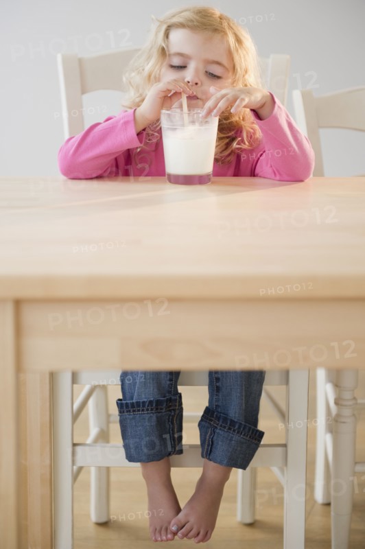 Two blond girls (20months, 4) drinking milk. Photo : Jamie Grill