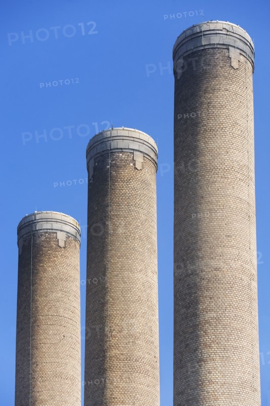 USA, New York City, Three smokestacks. Photo : fotog