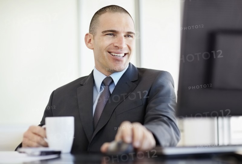 Businessman working in office. Photo : Momentimages