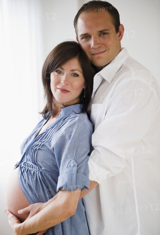 Young man hugging pregnant woman. Photo : Jamie Grill