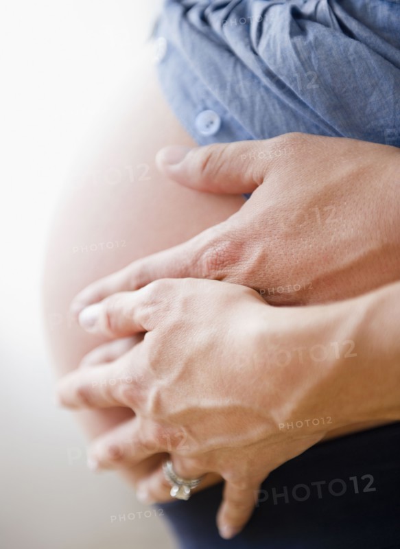Young man hugging pregnant woman. Photo : Jamie Grill