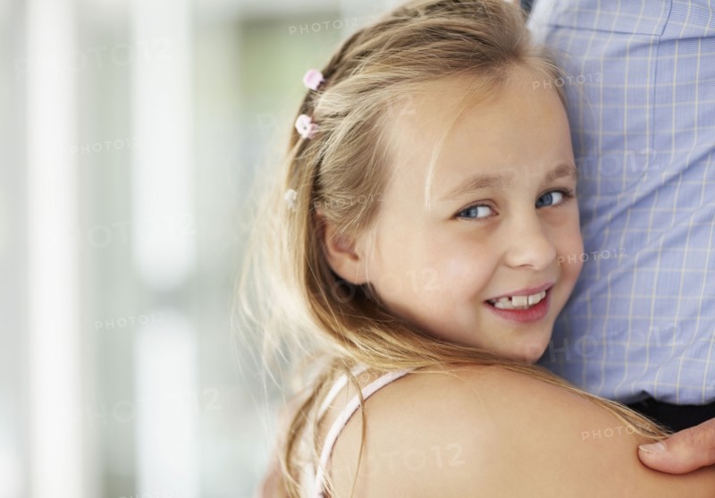 Granddaughter (10-11) hugging grandfather. Photo : Momentimages