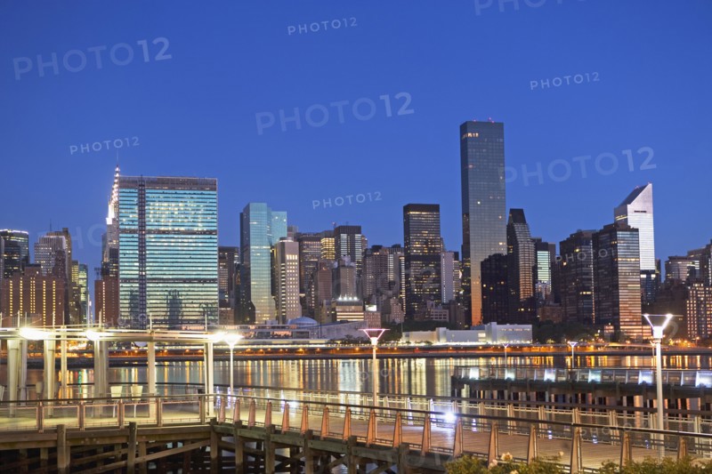 USA, New York State, New York City, Skyline with United Nations Building, Trump World Tower and United Nations Plaza. Photo : fotog