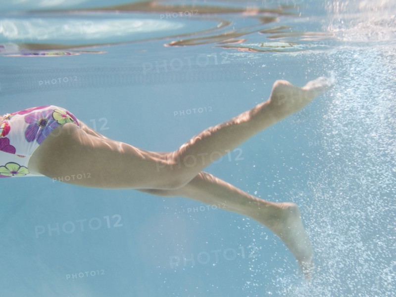 USA, New York, Girl (10-11) in swimming pool. Photo : Jamie Grill Photography