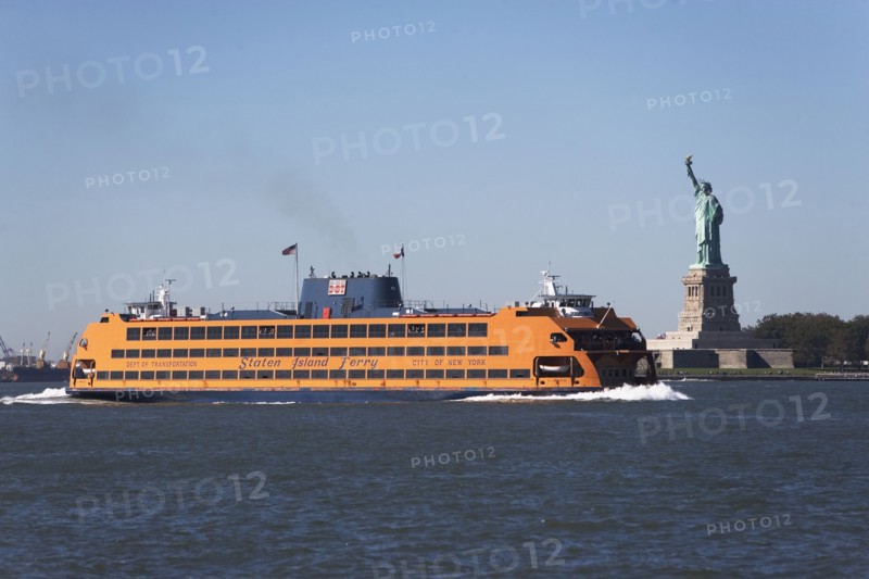 USA, New York City, Staten Island Ferry with Statue of Liberty. Photo : fotog