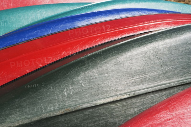USA, Vermont, stack of canoes. Photo : fotog