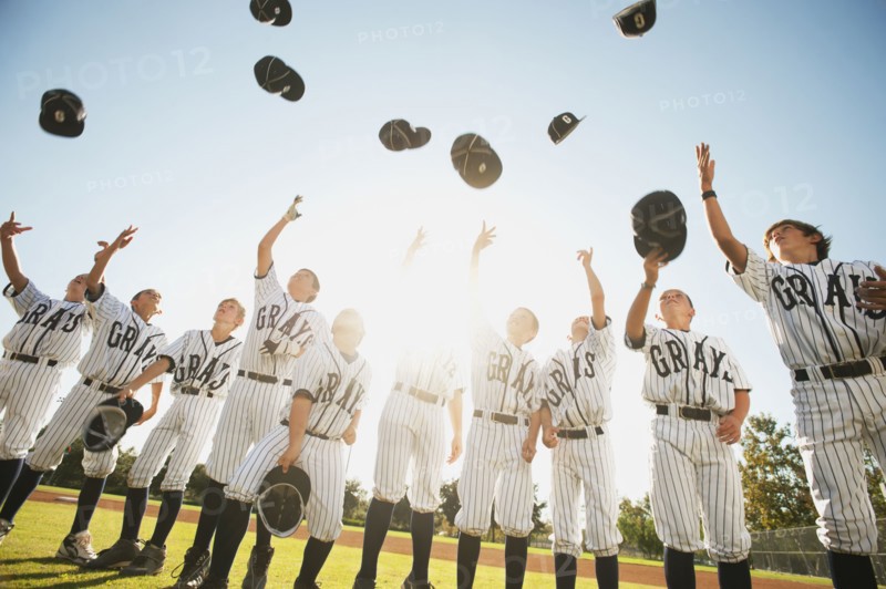 USA, California, Ladera Ranch, little league players (aged 10-11) celebrating.