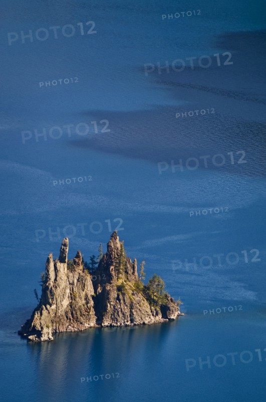 USA, Oregon, Crater Lake, Phantom Ship. Photo : Gary J Weathers