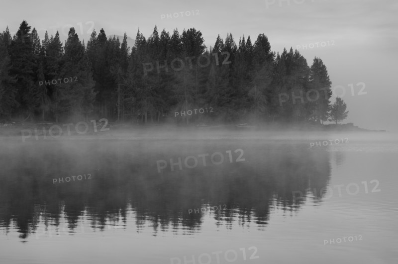 USA, Oregon, lake with fog. Photo : Gary J Weathers