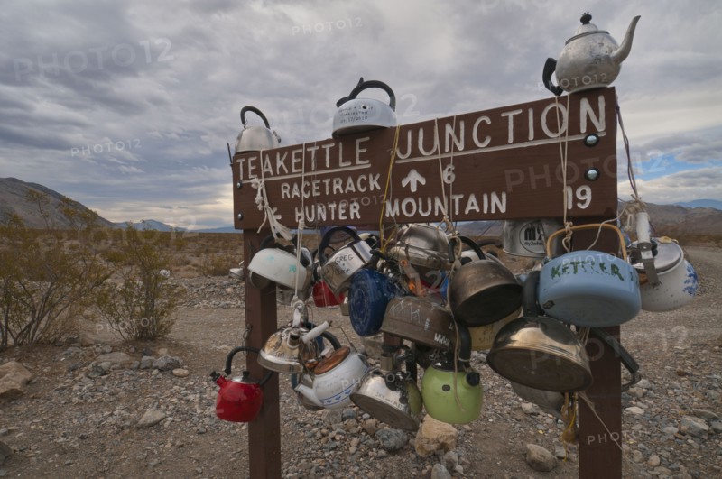 USA, California, Tea Kettle Junction road sign . Photo : Gary J Weathers