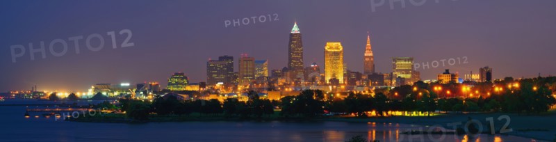 USA, Ohio, Cleveland, City skyline illuminated at dusk. Photo : Gary J Weathers