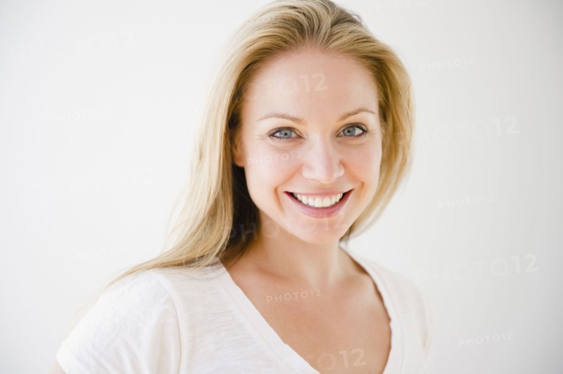 USA, New Jersey, Jersey City, Portrait of attractive young woman. Photo : Jamie Grill Photography