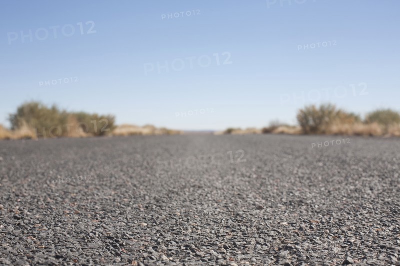 USA, Arizona, Winslow, Country road, surface level. Photo : David Engelhardt