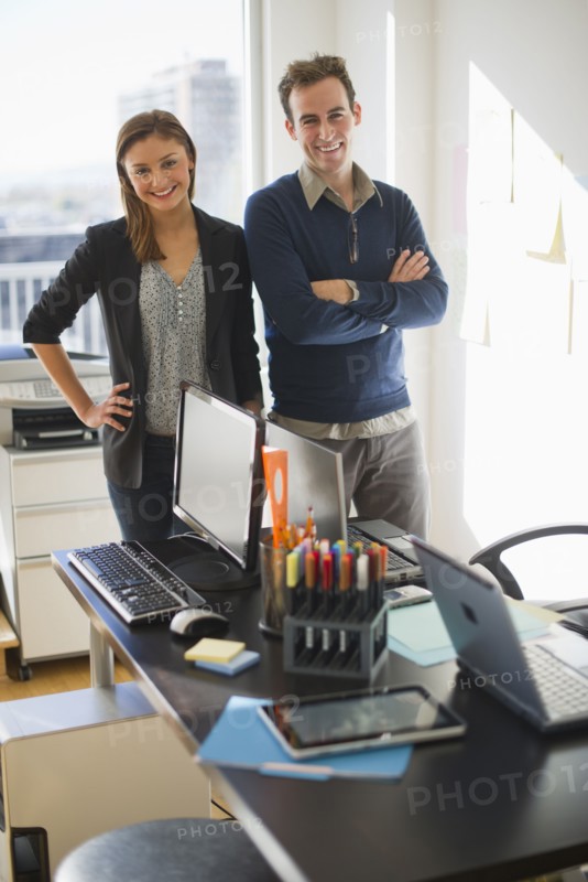 USA, New Jersey, Jersey City, Two young people in office.