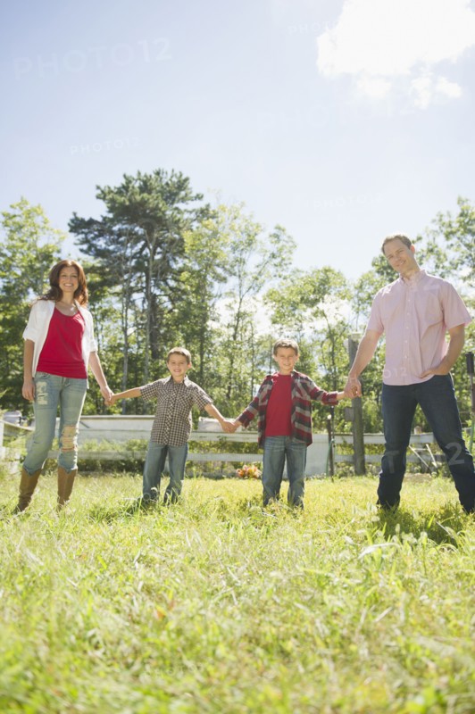 USA, New York, Flanders, Parents and sons (4-5, 8-9). Photo : Jamie Grill Photography