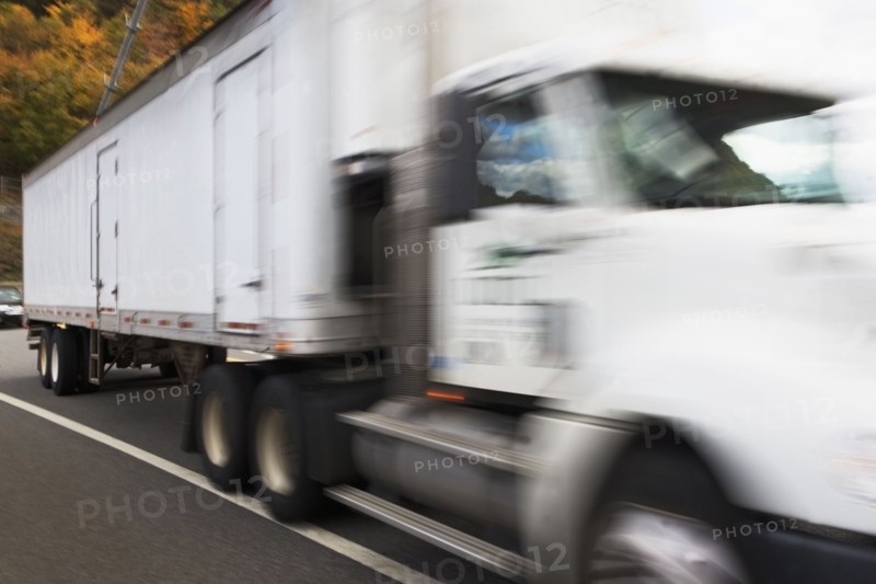 USA, New York, Bear Mountain, truck in motion. Photo : fotog