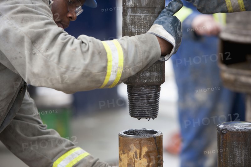 Oil worker drilling for oil on rig. Photo : Dan Bannister