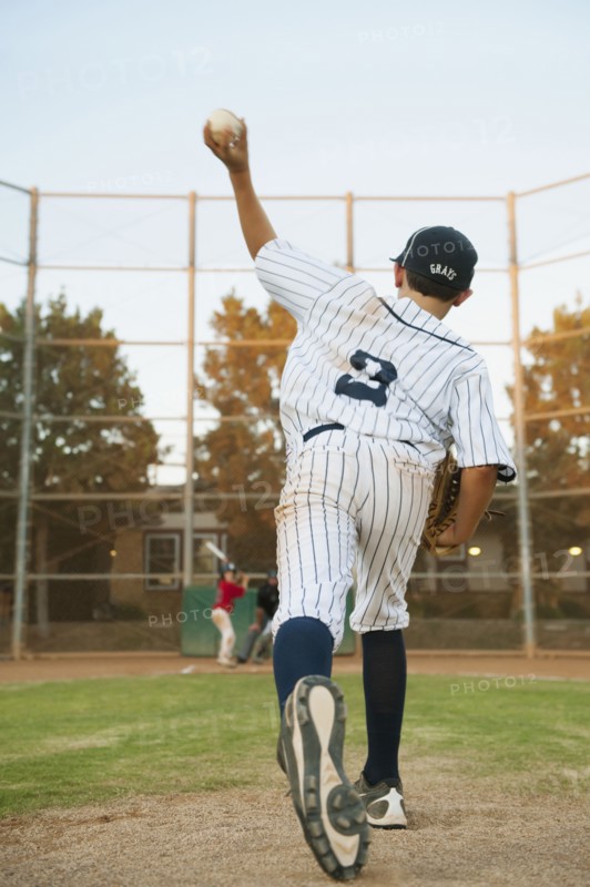 USA, California, Ladera Ranch, boy (10-11) playing baseball.