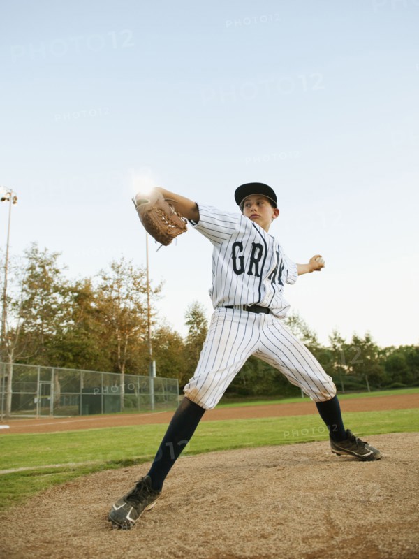 USA, California, Ladera Ranch, boy (10-11) playing baseball.