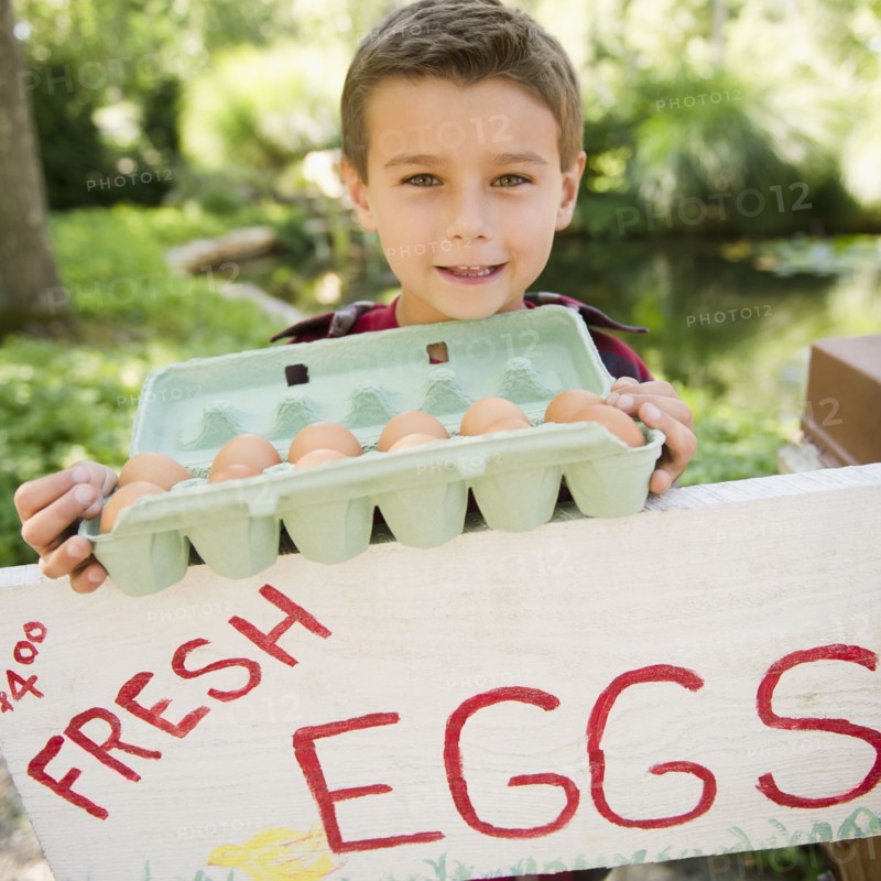 USA, New York, Flanders, Mother and son (8-9) selling fresh eggs. Photo : Jamie Grill Photography