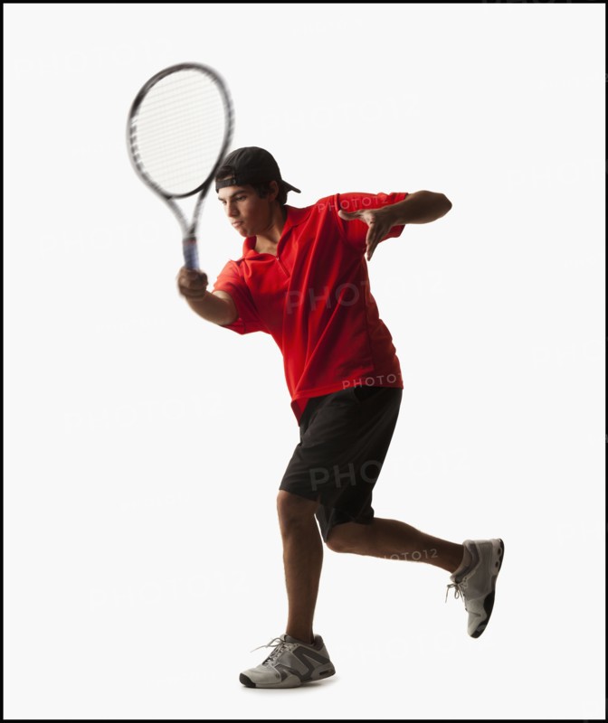 Young man playing tennis. Photo : Mike Kemp