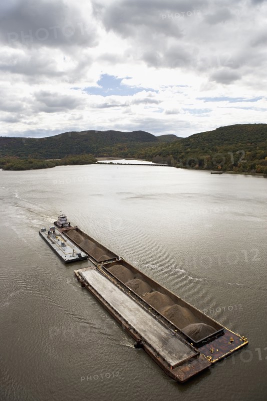 USA, New York, Bear Mountain, aerial view of barge on river. Photo : fotog
