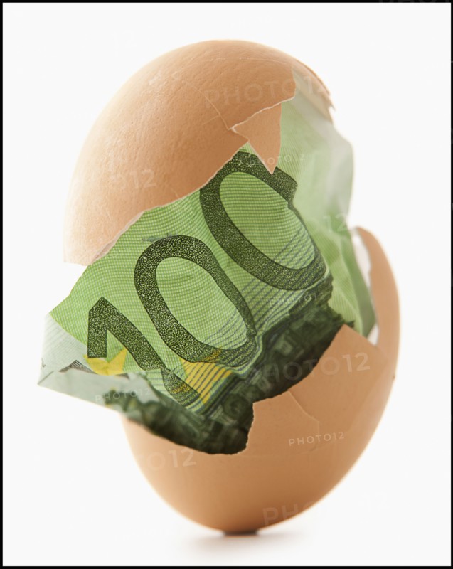 One hundred euro note in eggshell. Photo : Mike Kemp