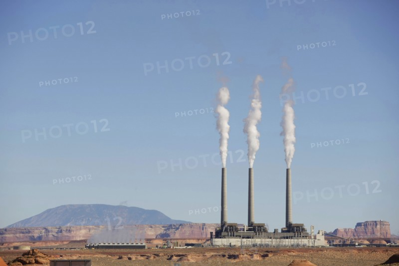 USA, Arizona, Page, Power station in desert near Lake Powell. Photo : FBP
