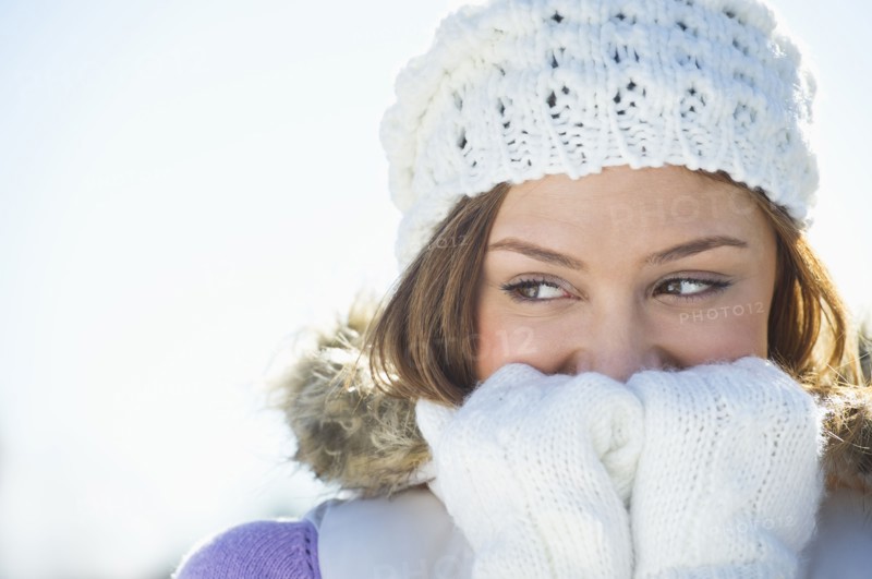 USA, New Jersey, Jersey City, Portrait of young woman wearing white knitted hat.
