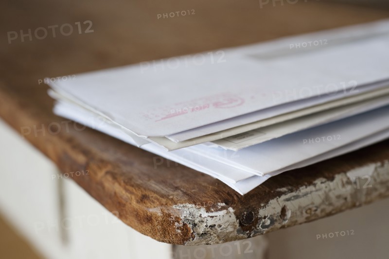 Letters on the egde of table.