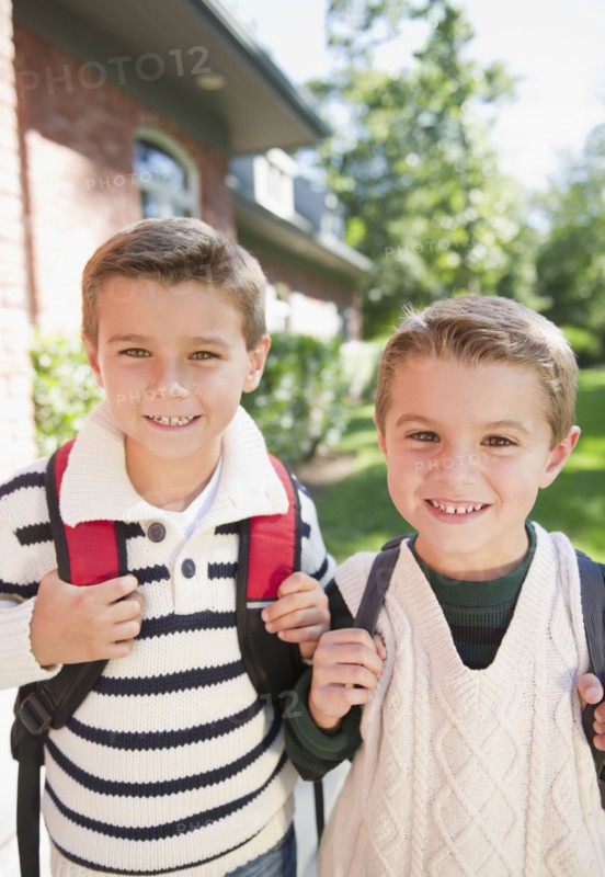 USA, New York, Flanders, Portrait of two schoolboys (4-5, 8-9). Photo : Jamie Grill Photography