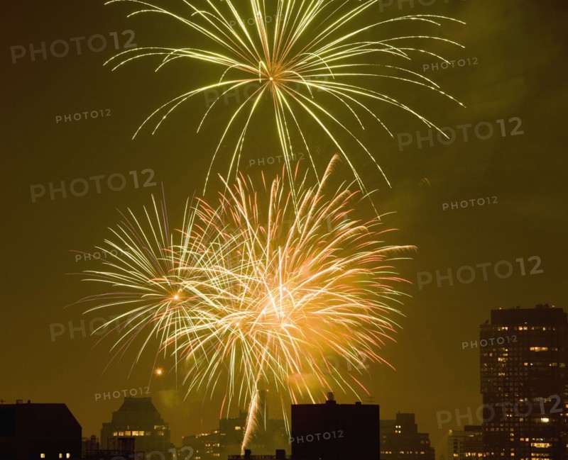 USA, New York State, New York City, Skyline with fireworks display. Photo : fotog