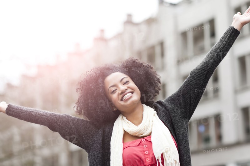 USA, Washington State, Seattle, Portrait of enthusiastic young woman. Photo : Take A Pix Media