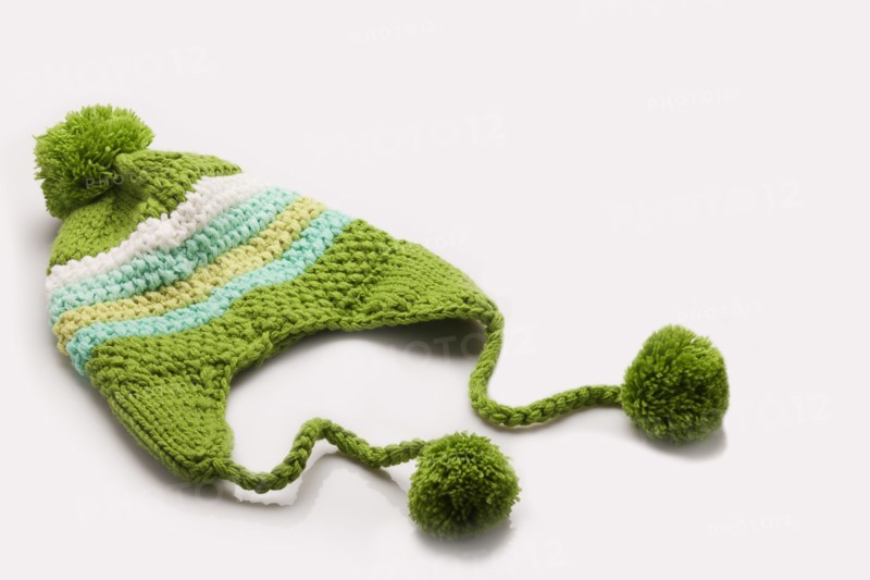 Green and white wooly hat. Photo : FBP