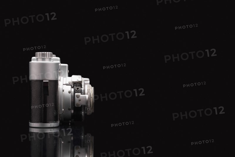 Studio shot of vintage camera. Photo : FBP