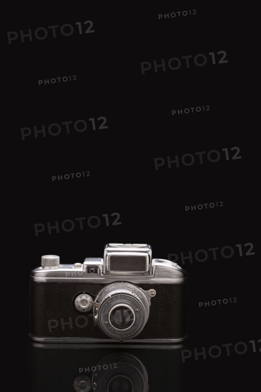 Studio shot of vintage camera. Photo : FBP