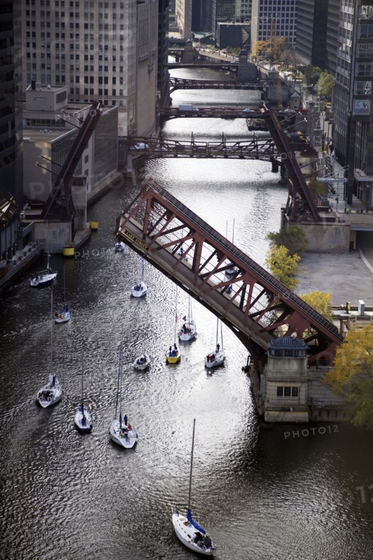 USA, Illinois, Chicago, elevated view of canal with yachts. Photo : Henryk Sadura