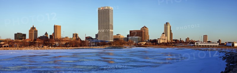 USA, Wisconsin, Milwaukee skyline. Photo : Henryk Sadura