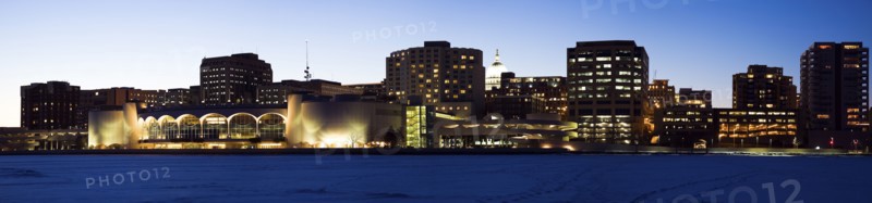 USA, Wisconsin, Madison skyline at dusk. Photo : Henryk Sadura